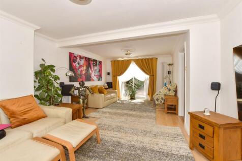 4 bedroom end of terrace house for sale