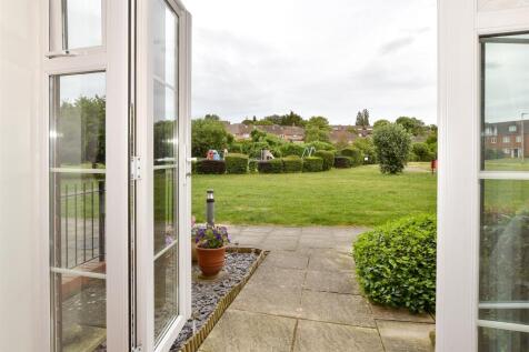 2 bedroom ground floor flat for sale