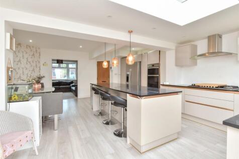 4 bedroom end of terrace house for sale