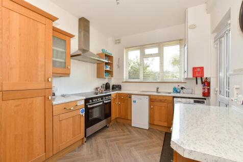 2 bedroom ground floor flat for sale