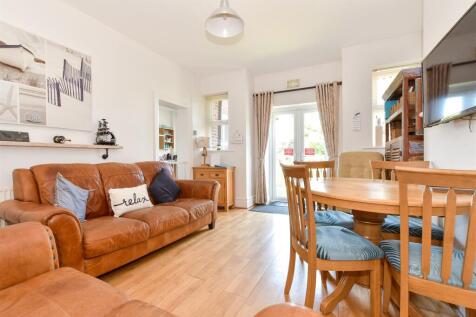 2 bedroom ground floor flat for sale