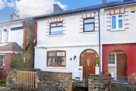 4 bedroom end of terrace house for sale
