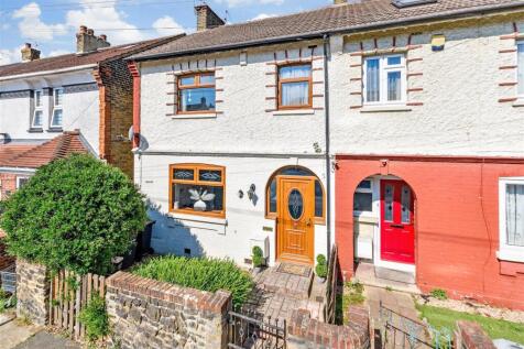 4 bedroom end of terrace house for sale