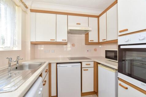 2 bedroom ground floor flat for sale