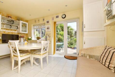 3 bedroom link detached house for sale