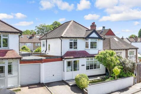 3 bedroom link detached house for sale
