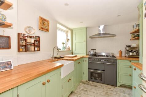 2 bedroom semi-detached house for sale