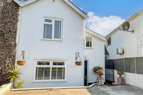 2 bedroom semi-detached house for sale