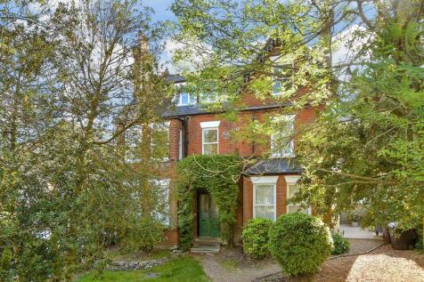 3 bedroom flat for sale