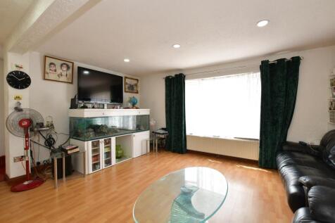 4 bedroom end of terrace house for sale