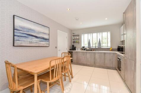 4 bedroom semi-detached house for sale