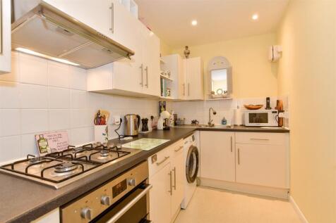 2 bedroom ground floor flat for sale