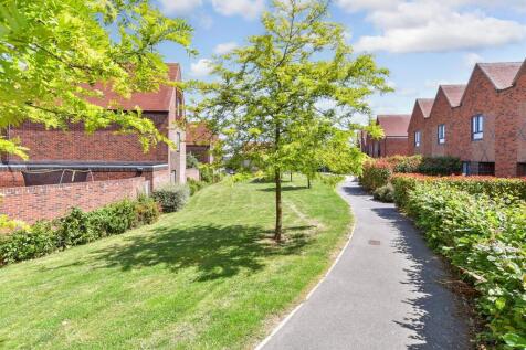 2 bedroom ground floor flat for sale