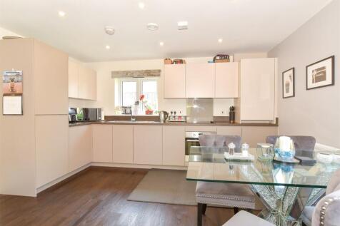 2 bedroom ground floor flat for sale