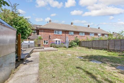 4 bedroom end of terrace house for sale