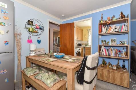 1 bedroom maisonette for sale