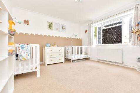 2 bedroom ground floor maisonette for sale