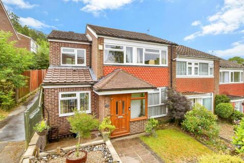 4 bedroom end of terrace house for sale