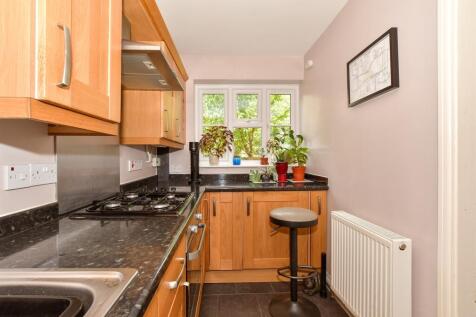 1 bedroom ground floor flat for sale