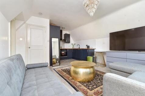 Studio flat for sale