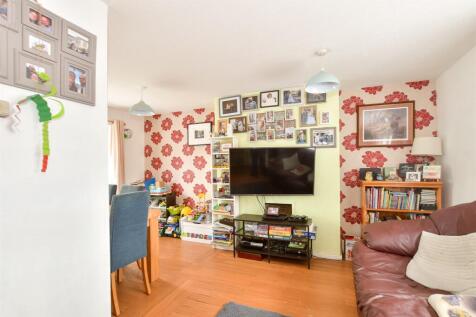 1 bedroom ground floor maisonette for sale