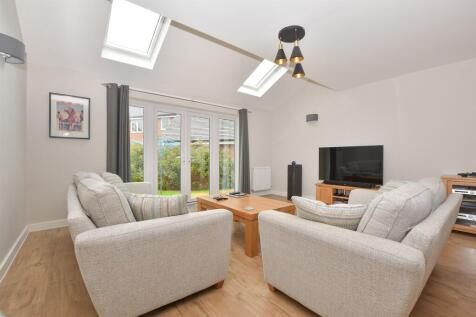 Hop Pocket Way, Headcorn TN27 3 bed detached house for sale