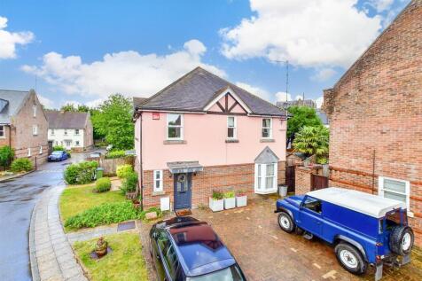 Wheelwrights Close, Arundel BN18 2 bed semi