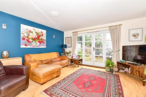 Wheelwrights Close, Arundel BN18 2 bed semi