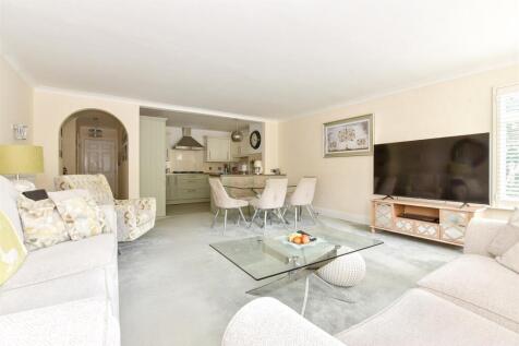 2 bedroom ground floor flat for sale