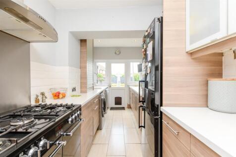 3 bedroom link detached house for sale