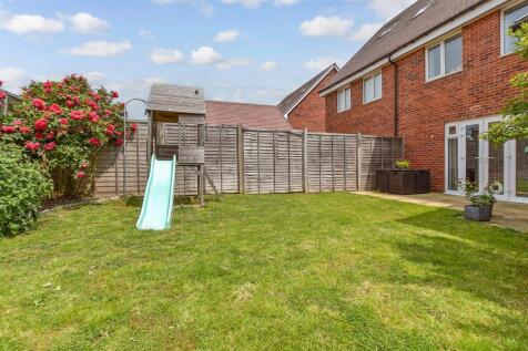 4 bedroom semi-detached house for sale
