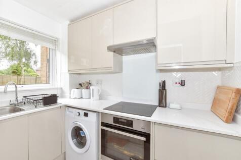 1 bedroom ground floor flat for sale
