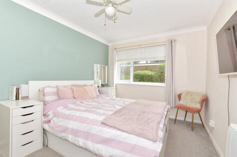 1 bedroom ground floor flat for sale