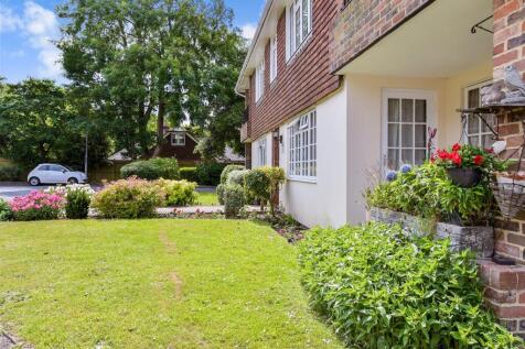 2 bedroom ground floor flat for sale