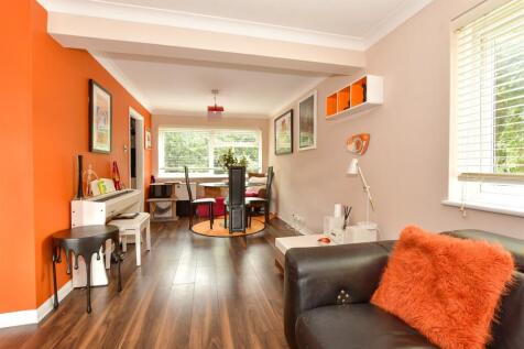 3 bedroom maisonette for sale