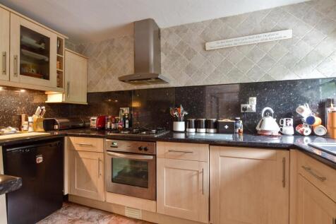 3 bedroom maisonette for sale