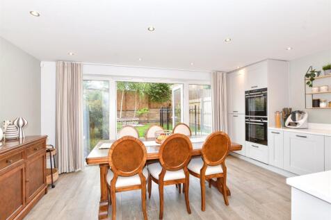 4 bedroom semi-detached house for sale