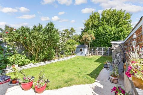 Stangate Road, Rochester ME2 4 bed semi