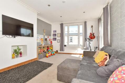2 bedroom maisonette for sale