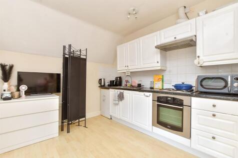 Studio flat for sale