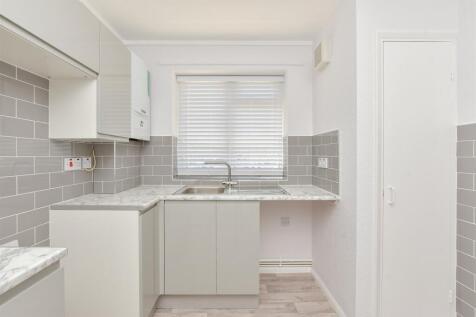 1 bedroom ground floor flat for sale
