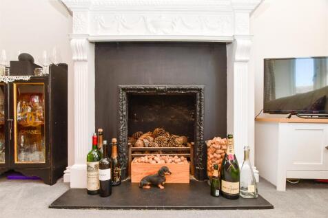 2 bedroom maisonette for sale