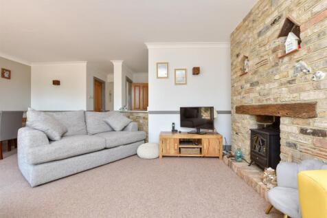 2 bedroom ground floor maisonette for sale