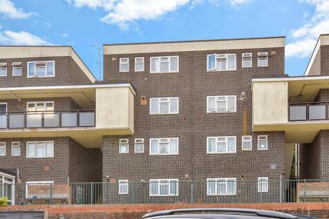3 bedroom maisonette for sale