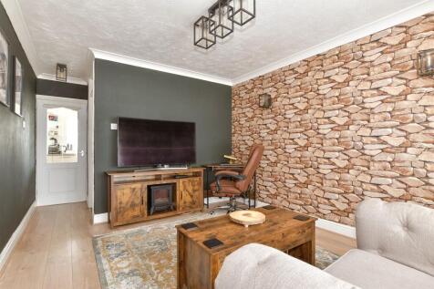 5 bedroom semi-detached house for sale