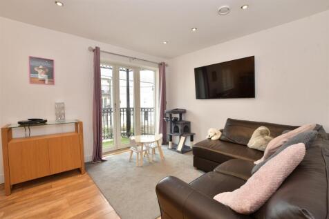 2 bedroom flat for sale