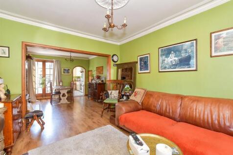 4 bedroom end of terrace house for sale