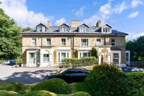 Hunters Lodge, Redhill RH1 2 bed flat for sale