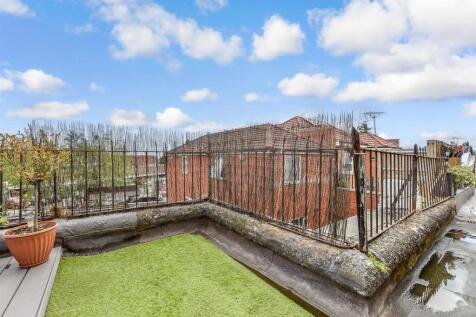 3 bedroom maisonette for sale