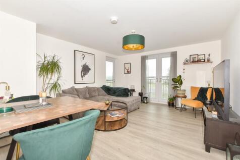 2 bedroom ground floor flat for sale